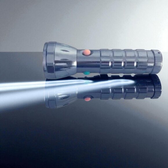 Retro Chrome Metal LED 3 Color Flashlight - Picture 3 of 9